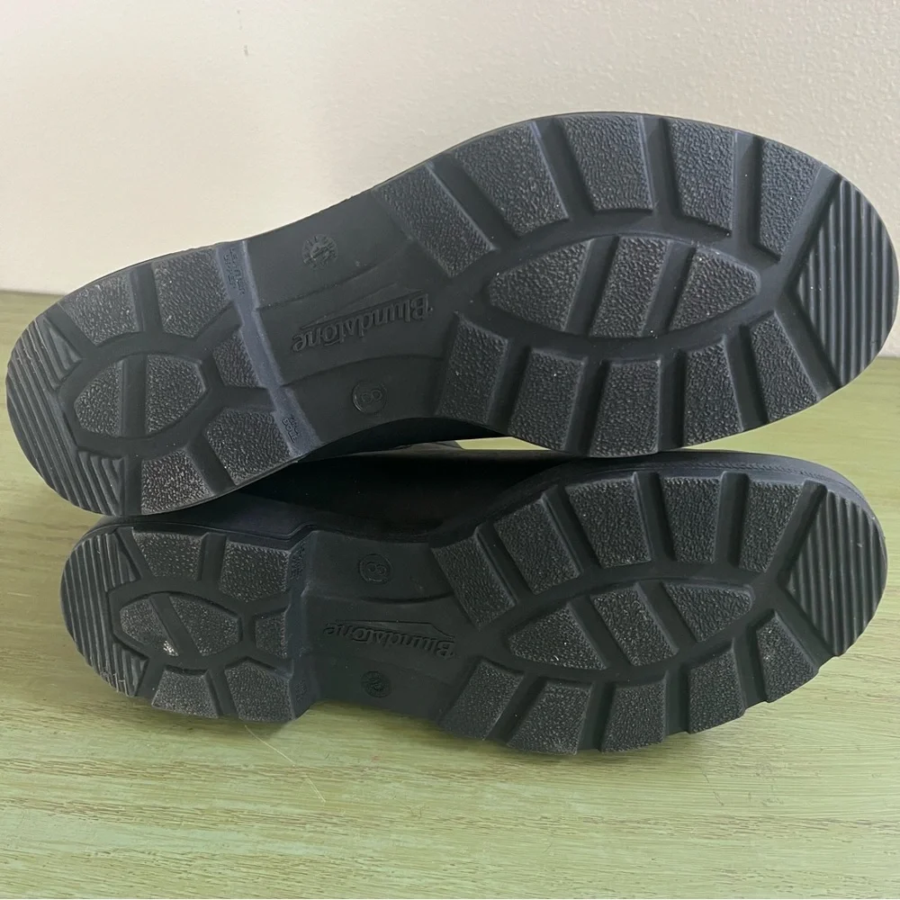 Blundstone Black  Chelsea Boots NWOT SZ 8 - Picture 5 of 6